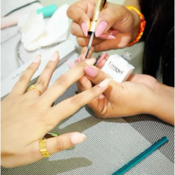 Salon Instagram post